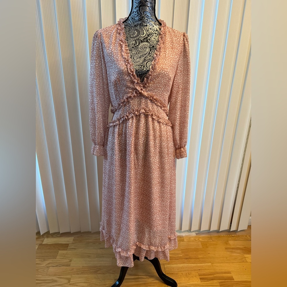 Pale pink cheetah print v neck dress, Size XL